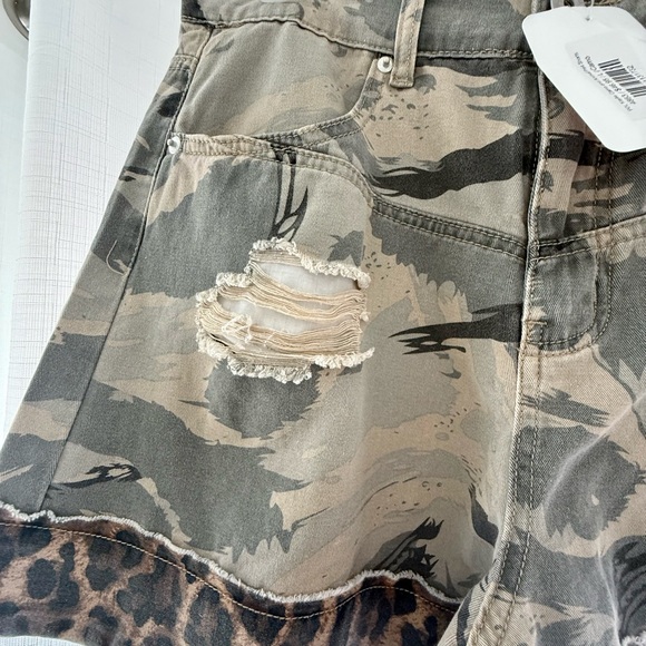 POL Women's Camouflage Shorts with Leopard Trim - Picture 5 of 6